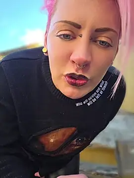 PinkTheHawk webcam
