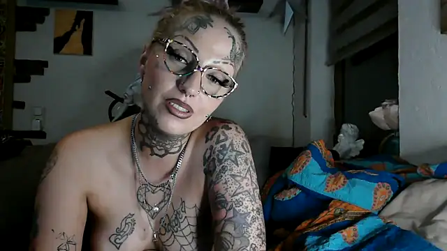 RoxxyInk webcam