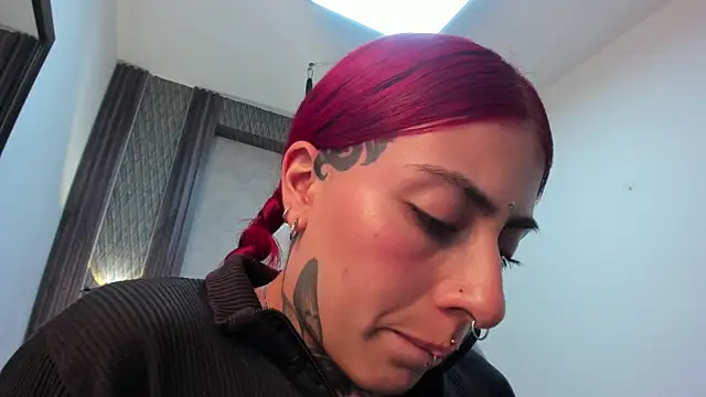 selene_red_ webcam