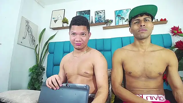 Interracial_Snow_Bunny webcam