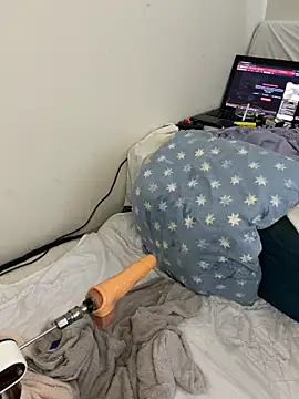 Ozge-SluttyScream69 webcam