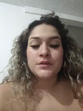 sara_smiiith211 (F young) - Wet my pussy in public