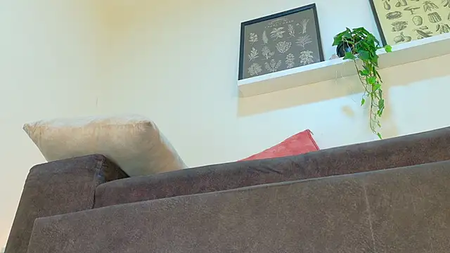 RiriiBrunette__ webcam