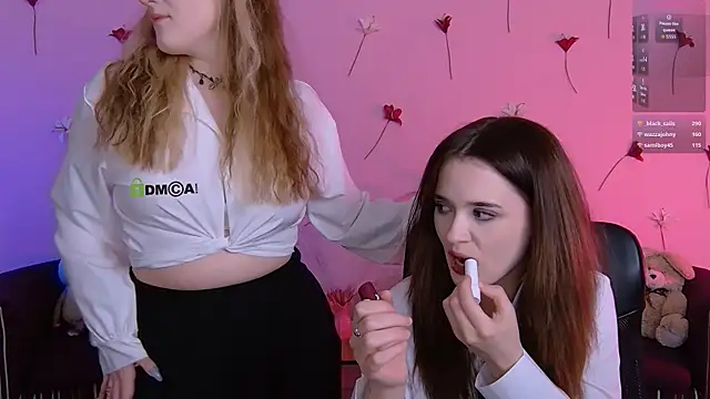 liana_kisses webcam
