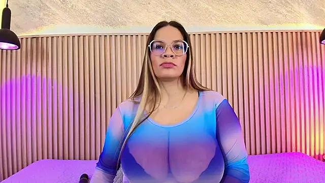 big_tits_in_your_face webcam