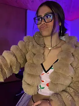 Cloe_pink1 webcam