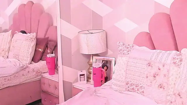 KylieMonnett webcam