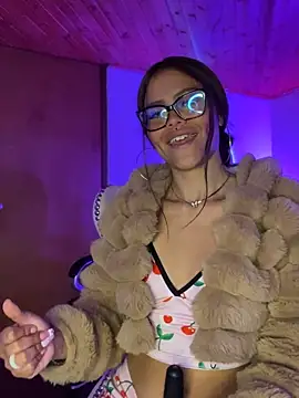 Cloe_pink1 webcam