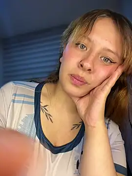 CharlotteUwU__ webcam