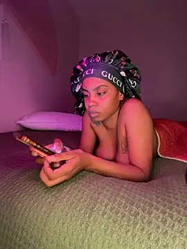 TheRealOshunQueen webcam