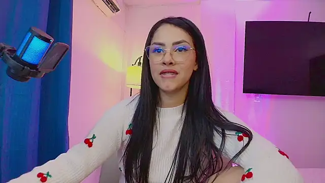 Maya_Bluee webcam