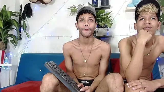 STRANGER_BOYS webcam