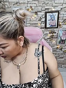 Dalessa_Bigtits webcam
