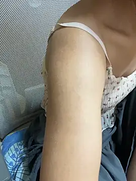 Mina048 webcam