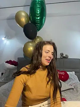 CurlyLara live sex cam