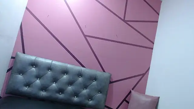 Little18Doll webcam