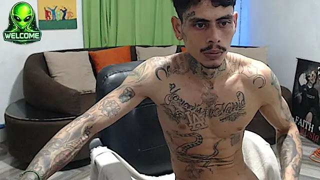 alpha_zom Live Webcam on Stripchat