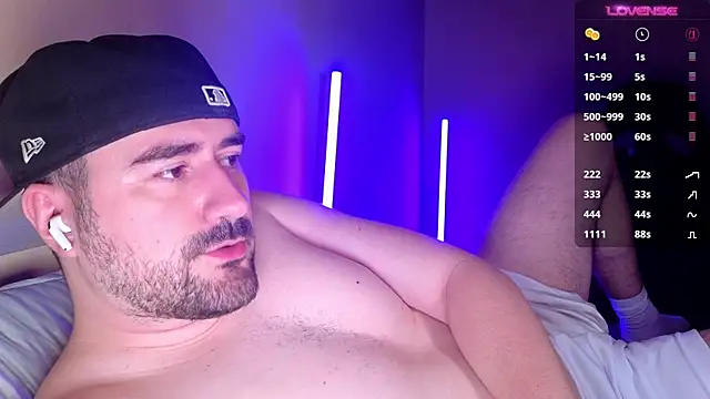 dominanttheo (Ask my age) - im horny