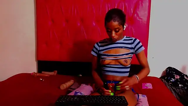 Nikistickyxx25 webcam