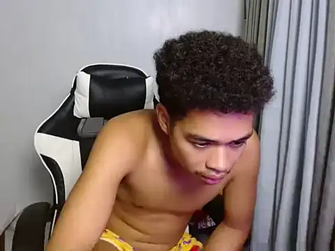 curlyasian_njxx (M twink) - public cum show