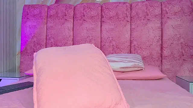 emmacurvy webcam