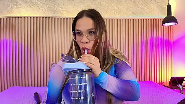 big_tits_in_your_face webcam