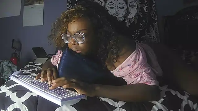 UriUniverse69 webcam