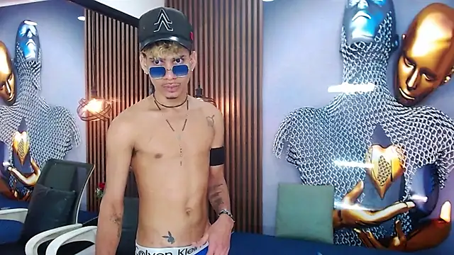 Skinny_cute_Alyer webcam