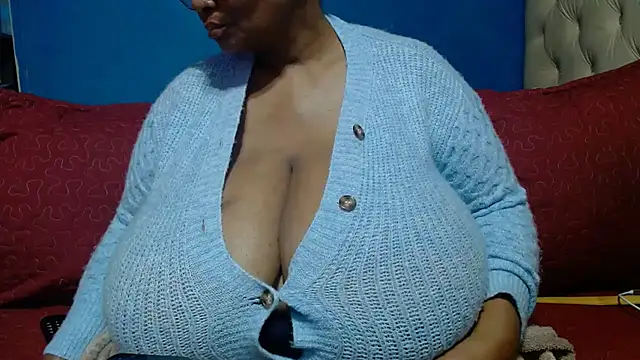 CUTEFIRMMELONSS webcam