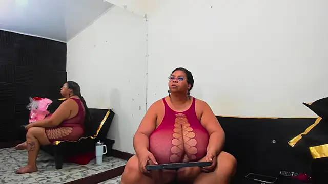 Lynn_Jones webcam