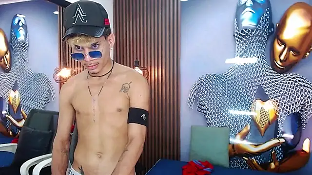 Skinny_cute_Alyer webcam