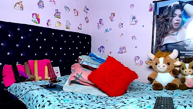 ShantalTsFox webcam