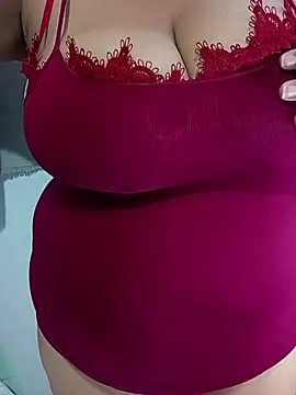 latina_bigtitss webcam