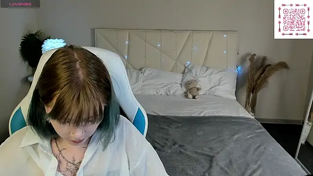 Elira_Vane webcam