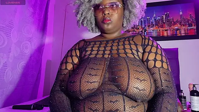 ebony_NeighborMoans webcam