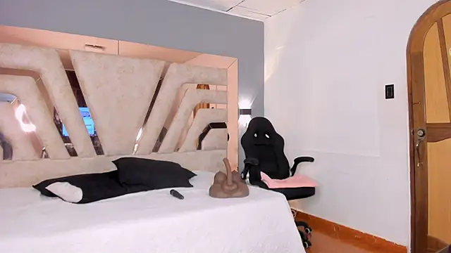 Iele - Trans webcam sex chat