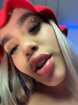 Tyra_malkovaa webcam