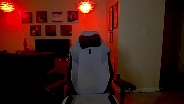 KiraSpitQueen webcam