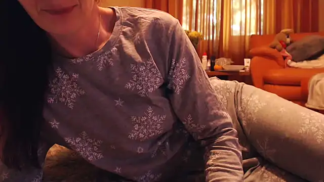 LovelyAndraGirl webcam