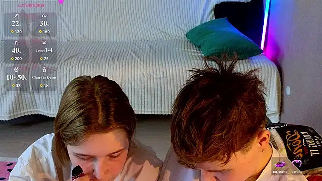 two_gerls_here webcam