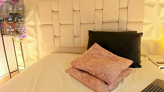 Nyxee_ webcam
