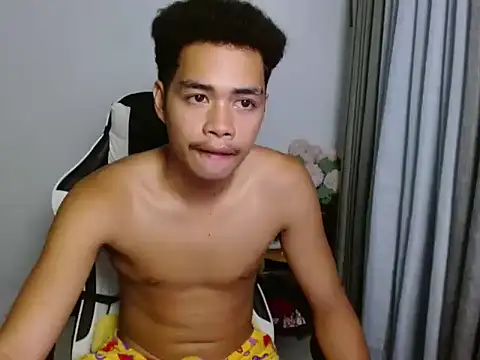 curlyasian_njxx webcam