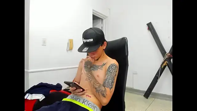 StraightBoy_Nick webcam
