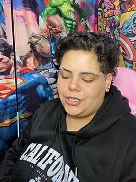 Hailey_Curvy webcam