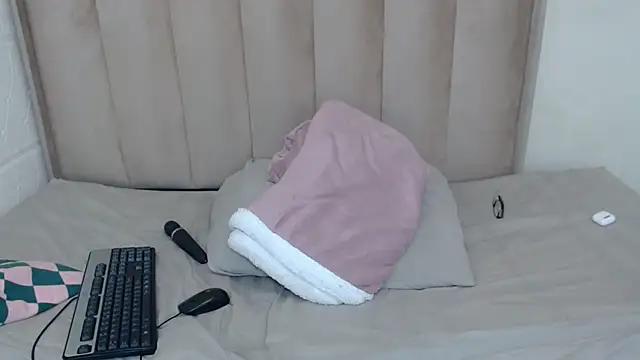 CuteHoney92 webcam