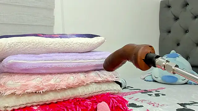 Elizabeth_18_ webcam