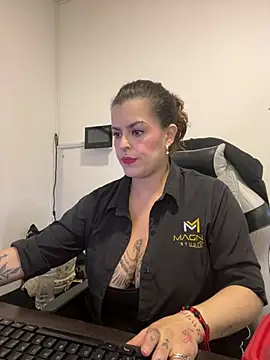 MiaHotboobs webcam