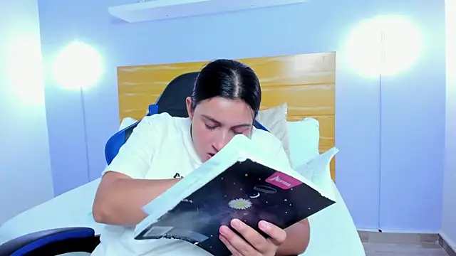 kira_relish webcam