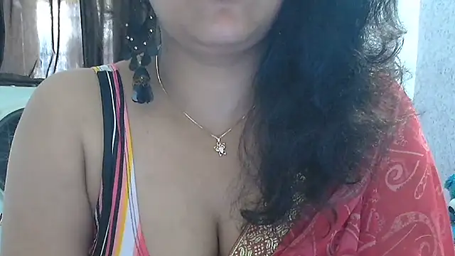 SimmiQueen_77 webcam