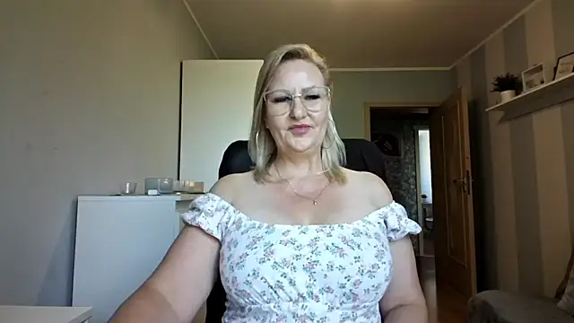DianaLive live sex cam